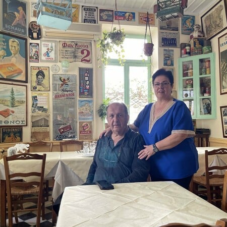 «Σε όλα τα σπίτια μού ζητούσαν να φτιάχνω μόνο τα φαγητά που ήξερα»: Μια Ανδριώτισσα μαγείρισσα αφηγείται