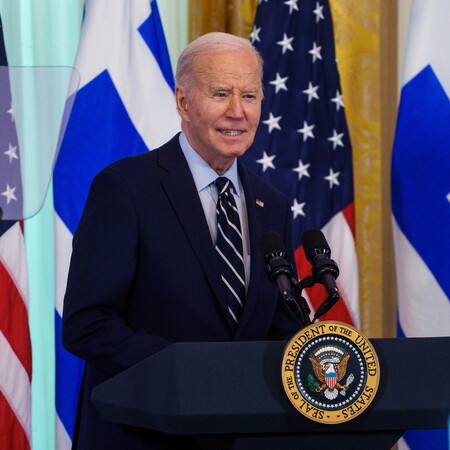 O Τζο Μπάιντεν συστήθηκε ξανά ως «Μπαϊντενόπουλος» και γιόρτασε την ελληνική ανεξαρτησία