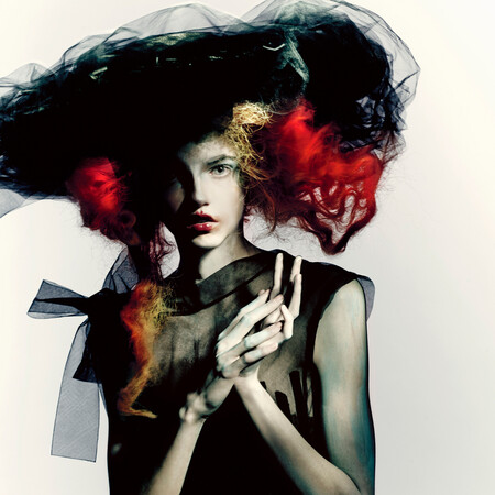 Η πρώτη μεγάλη έκθεση Paolo Roversi στο Παρίσι― ένα καλειδοσκόπιο 18 εικόνων του