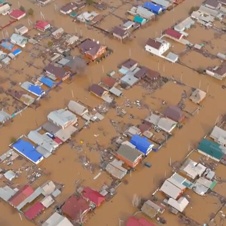 Επεκτείνονται οι πλημμύρες στη Ρωσία - Χιλιάδες πολίτες κινδυνεύουν και απομακρύνονται