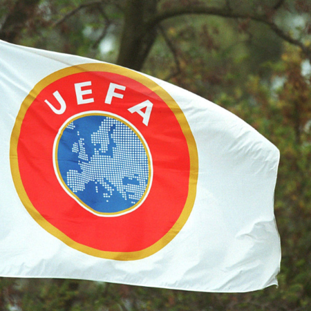 H Uefa ενημέρωσε την ΕΠΟ πώς δεν υπάρχει θετικό δείγμα Έλληνα ποδοσφαιριστή