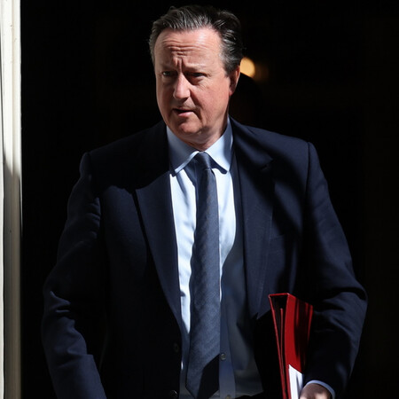 Ντέιβιντ Κάμερον: Η Ουκρανία έχει δικαίωμα να πλήξει ρωσικό έδαφος με βρετανικά όπλα