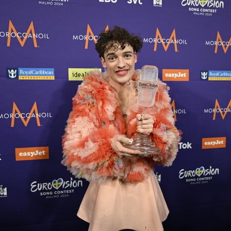 Eurovision 2024: Έσπασε το τρόπαιο και τραυματίστηκε το Nemo - Και η Eurovision θέλει φτιάξιμο, δήλωσε