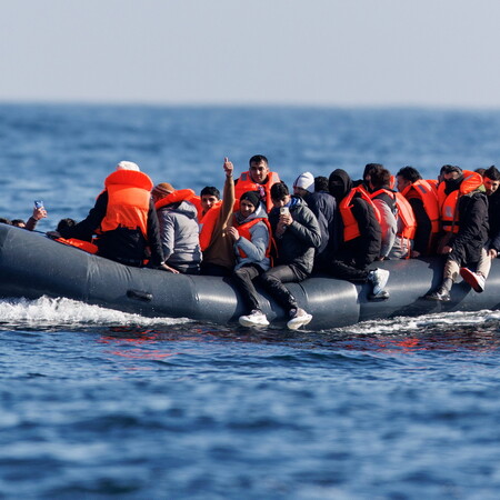 Ρεκόρ στη Βρετανία: Πάνω από 10.000 άνθρωποι έφτασαν με πλοιάρια από τον Ιανουάριο