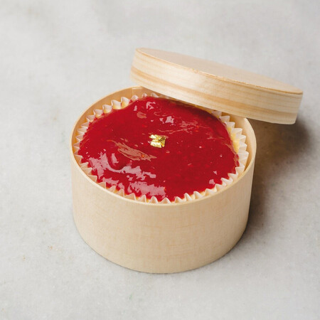 Το καλύτερο cheesecake της Αθήνας, κορμάκια και γυαλιά βγαλμένα από τα '90s