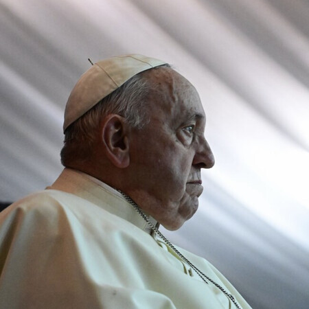 Οργή κατά του Πάπα: Εκφράστηκε υποτιμητικά για τους ΛΟΑΤΚΙ