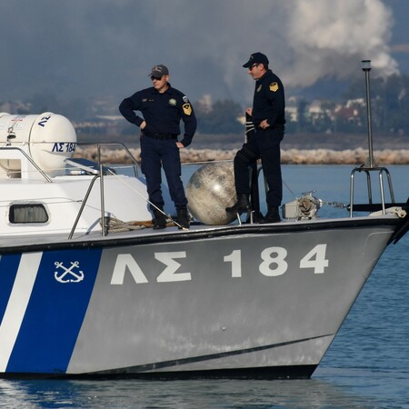 Σχινιάς: Εντοπίστηκε σορός άνδρα να επιπλέει στη θάλασσα - Στο πόδι του είχε δεμένο βαρίδι