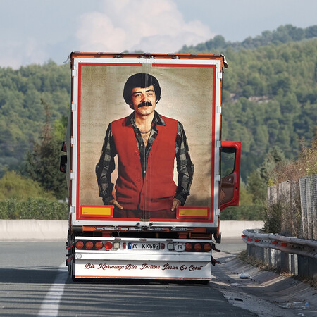 Around the Line / Γύρω από τη Γραμμή