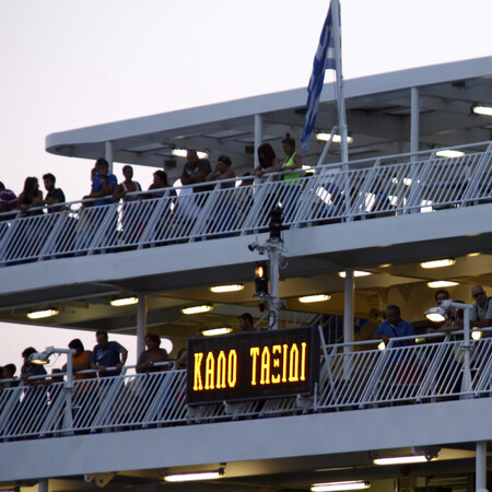 Αυξημένη κίνηση στο λιμάνι του Πειραιά - Αναχωρούν οι πρώτοι αδειούχοι