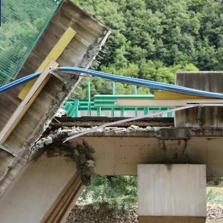 Κίνα: Τουλάχιστον 38 νεκροί και 24 αγνοούμενοι έπειτα από την κατάρρευση της γέφυρας 