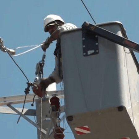 Φωτιά στην Αττική: Προβλήματα στην ηλεκτροδότηση- Πότε θα αποκατασταθεί