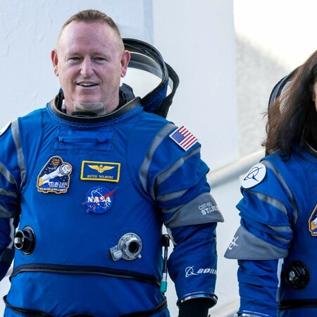 NASA: Οι δύο εγκλωβισμένοι αστροναύτες του Starliner θα επιστρέψουν στη Γη με τη Space X