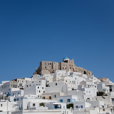 Αναστέλλεται και επανεξετάζεται το mega-τουριστικό χωριό στην Αστυπάλαια μετά τις αντιδράσεις