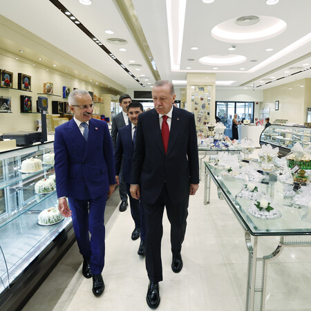 Ο Ερντογάν έβγαλε selfies και απόλαυσε ελληνικό φραπέ