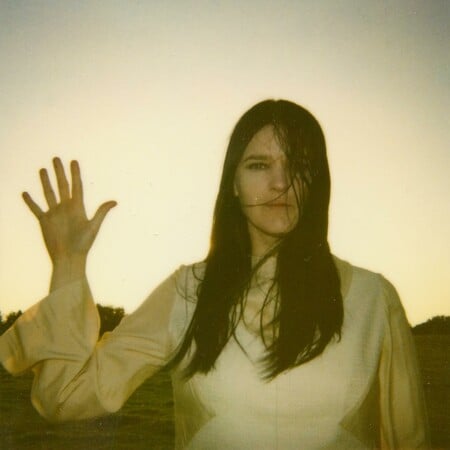 Distant Call: Συγκινητικές μπαλάντες μπαρόκ ποπ ευαισθησίας 