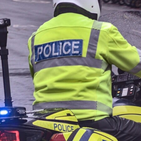 Γιατρός στη Βρετανία μεταμφιέστηκε για να δηλητηριάσει τον σύντροφο της μητέρας του που νοσηλευόταν