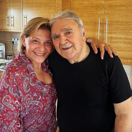 Η Γιώτα Νέγκα επισκέφτηκε τον Πασχάλη Τερζή στο σπίτι του