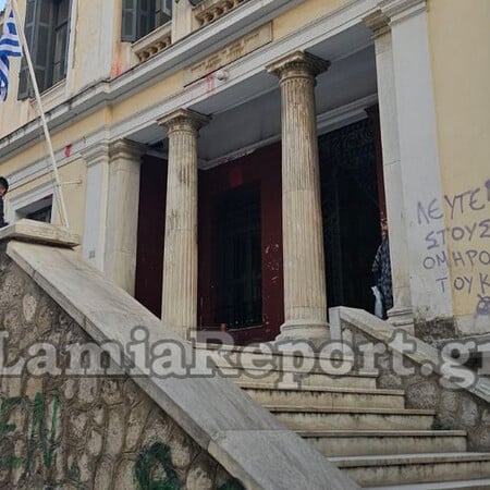 Δολοφονία στα Καμένα Βούρλα: Προφυλακίστηκε η 50χρονη - Κατέρρευσε στο άκουσμα της απόφασης