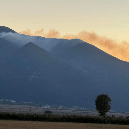 Καβάλα: Μαίνεται η φωτιά στο Παγγαίο Όρος