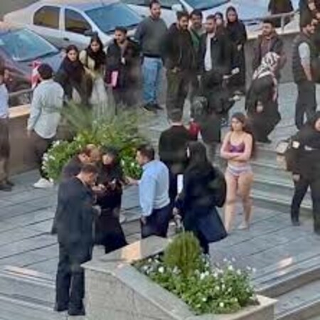 Ιράν: «Χαιρετίζω το θάρρος αυτής της γυναίκας», είπε ο Γάλλος υπουργός Εξωτερικών 