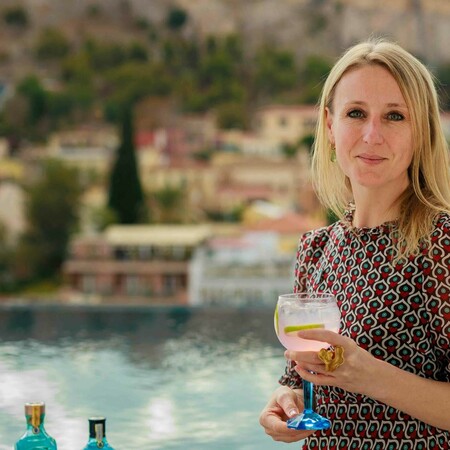 Η Master Distiller του Bombay Sapphire βρέθηκε στην Αθήνα και αποκάλυψε τα μυστικά ενός premium gin
