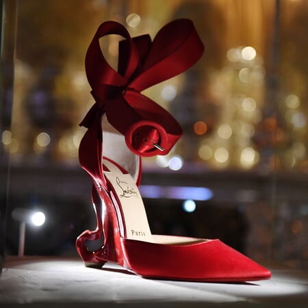 Υπάλληλος του Louboutin έκλεψε και μεταπώλησε 1.400 παπούτσια και δερμάτινα είδη