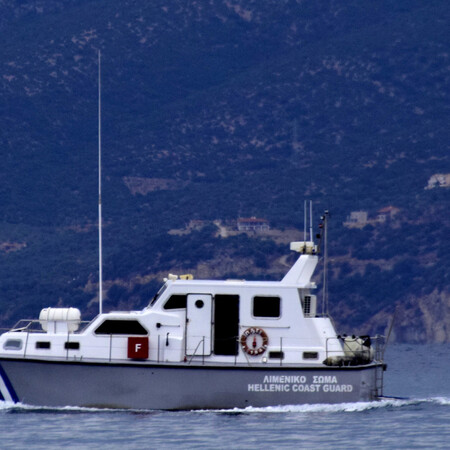 Ταχύπλοο προσέκρουσε σε βραχονησίδα στο Άγιο Όρος