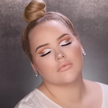 Λευκό eyeliner: Οι ιδέες που προτείνουν TikTokers