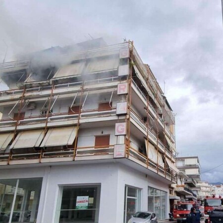 Καλαμάτα: Φωτιά σε διαμέρισμα - Στο νοσοκομείο 4 άτομα με αναπνευστικά προβλήματα