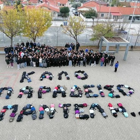 Ξάνθη: Οι μαθητές αποχαιρέτησαν τον 16χρονο που πέθανε από διαρροή υγραερίου- «Αντίο Παντελή»