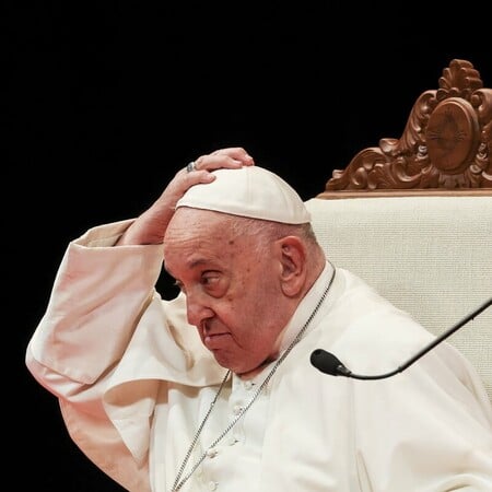 Πάπας Φραγκίσκος: Επεισόδιο με ακτιβίστρια που προσπάθησε να πλησιάσει το αυτοκίνητο του