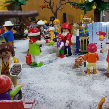 Χριστουγεννιάτικο χωριό με Playmobil από συλλέκτη χομπίστα μας ξανακάνει παιδιά