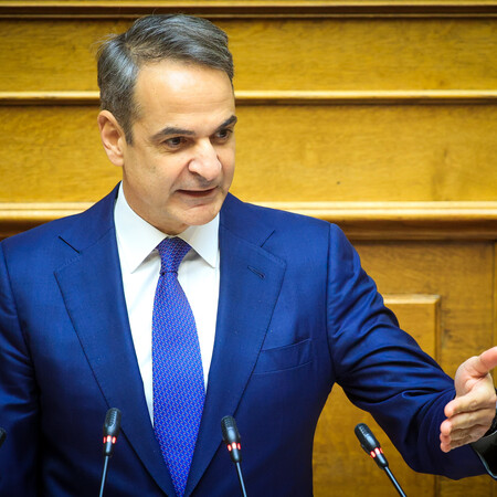 Καταργούνται οι τραπεζικές προμήθειες - Τι ανακοίνωσε ο πρωθυπουργός στη Βουλή