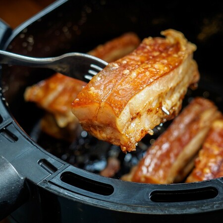 Μήπως σας κατασκοπεύει το air fryer; - Τι πραγματικά συμβαίνει με τις έξυπνες συσκευές