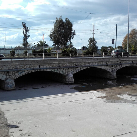 Ο Ιλισός, η πέτρινη γέφυρα και τα αντιπλημμυρικά έργα