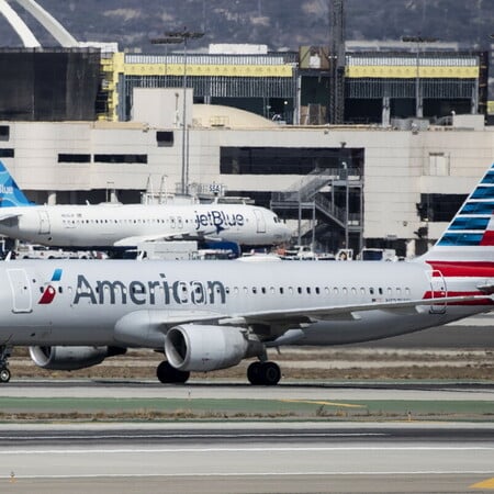 Προβλήματα στο δίκτυο της American Airlines προκαλούν αναστολή όλων των πτήσεων στις ΗΠΑ