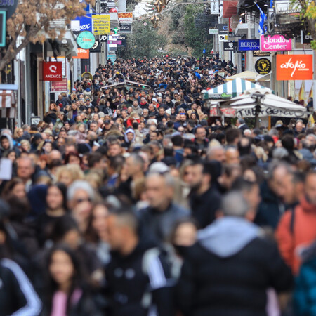 Ανοιχτά καταστήματα αύριο Κυριακή - Αυξημένη η κίνηση στην αγορά 