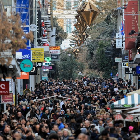 Εορταστικό ωράριο: Πώς θα λειτουργήσουν τα καταστήματα Δευτέρα και παραμονή Πρωτοχρονιάς