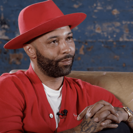 Ο ράπερ Τζο Μπάντεν κατηγορείται για «ασέλγεια» - Χτυπούσε γυμνός το κουδούνι ενός γείτονά του