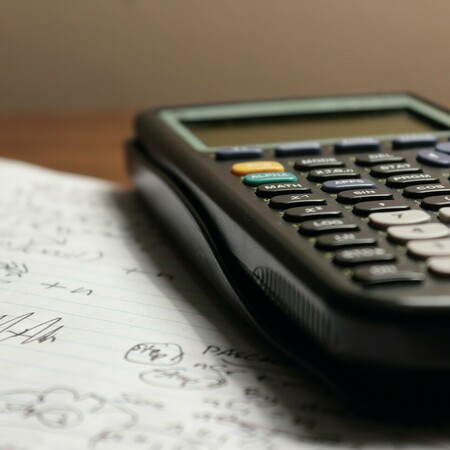 Σε εφαρμογή 18 μειώσεις φόρων και βαρών και 7 μέτρα στήριξης των εισοδημάτων για το 2025 - Ποιους αφορούν