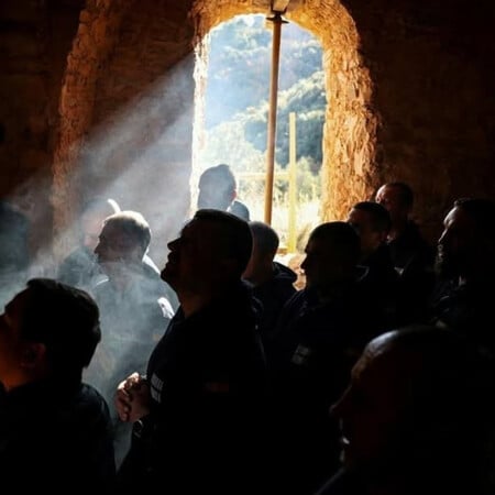 Τραυματίες Ουκρανοί στρατιώτες βρίσκουν παρηγοριά σε ελληνικά μοναστήρια