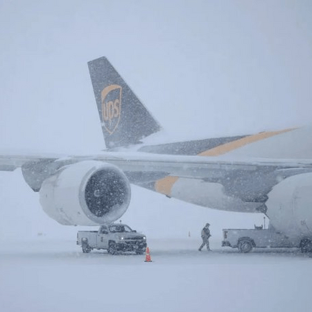 Δεύτερη ημέρα κακοκαιρίας στις ΗΠΑ: 1.300 ακυρώσεις πτήσεων λόγω των σφοδρών χιονοπτώσεων