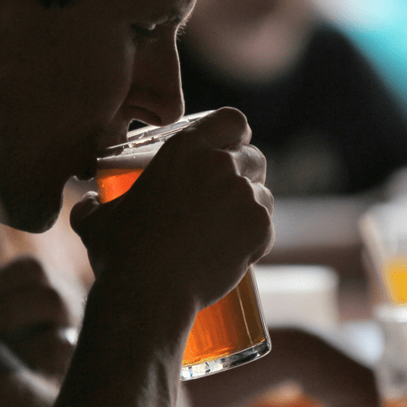 Dry January στις ΗΠΑ: Κορυφαίες εταιρείες εξηγούν γιατί πολλοί Αμερικανοί επιλέγουν πλέον μη αλκοολούχα ποτά