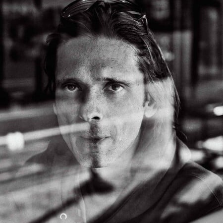 Μέσα στο στούντιο του Jeremy Deller