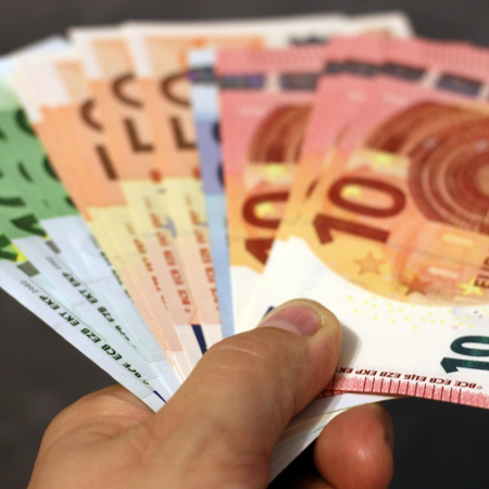 Eurostat: Η ΕΕ παρουσιάζει πλεόνασμα στις εξαγωγές αγαθών προς τις ΗΠΑ, έλλειμμα στις εισαγωγές υπηρεσιών