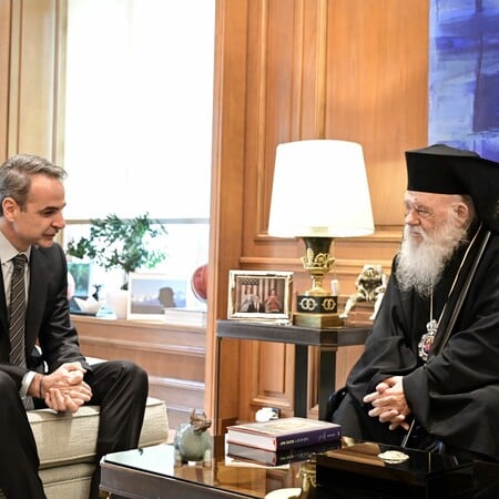 Συνάντηση Μητσοτάκη - Ιερώνυμου στο Μαξίμου: Οι σχέσεις Πολιτείας - Εκκλησίας στο επίκεντρο
