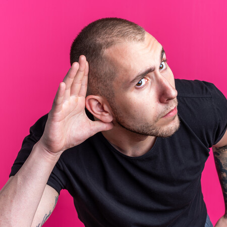 Όταν ακούμε κάτι, τα αυτιά μας προσπαθούν να κινηθούν αντανακλαστικά