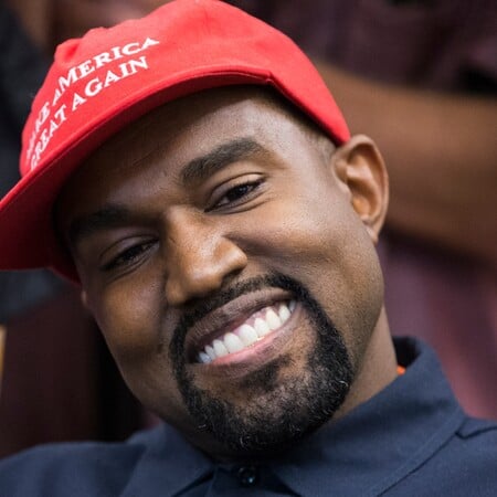 Ο Κάνιε Γουέστ πουλάει μπλουζάκια με σβάστικες για 20 δολάρια