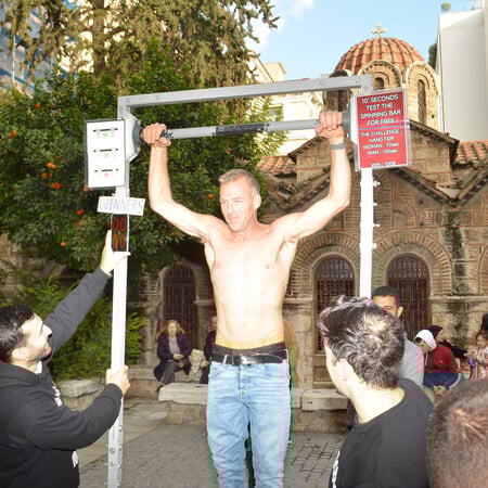 Γκάλοπ: Κυριακή απόγευμα στην Ερμού 12:00 - 4:00