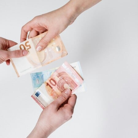 Ποια επιδόματα θα πληρώνονται από 15 Μαρτίου σε προπληρωμένη κάρτα